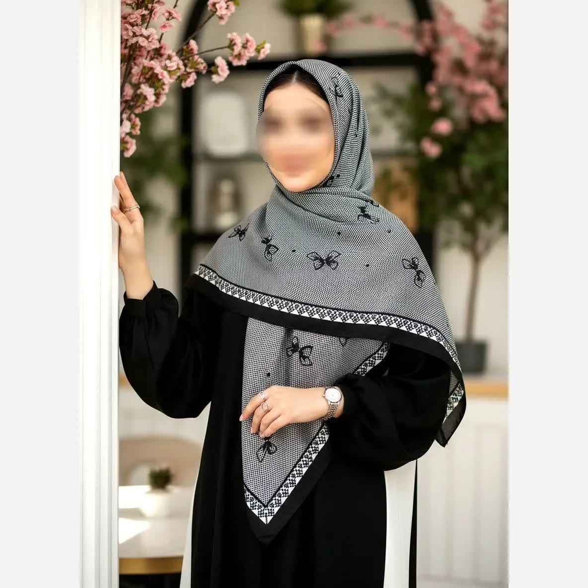 روسری نخی طرح پاپیونی مشکی قواره 140 دور دوخت درجه یک