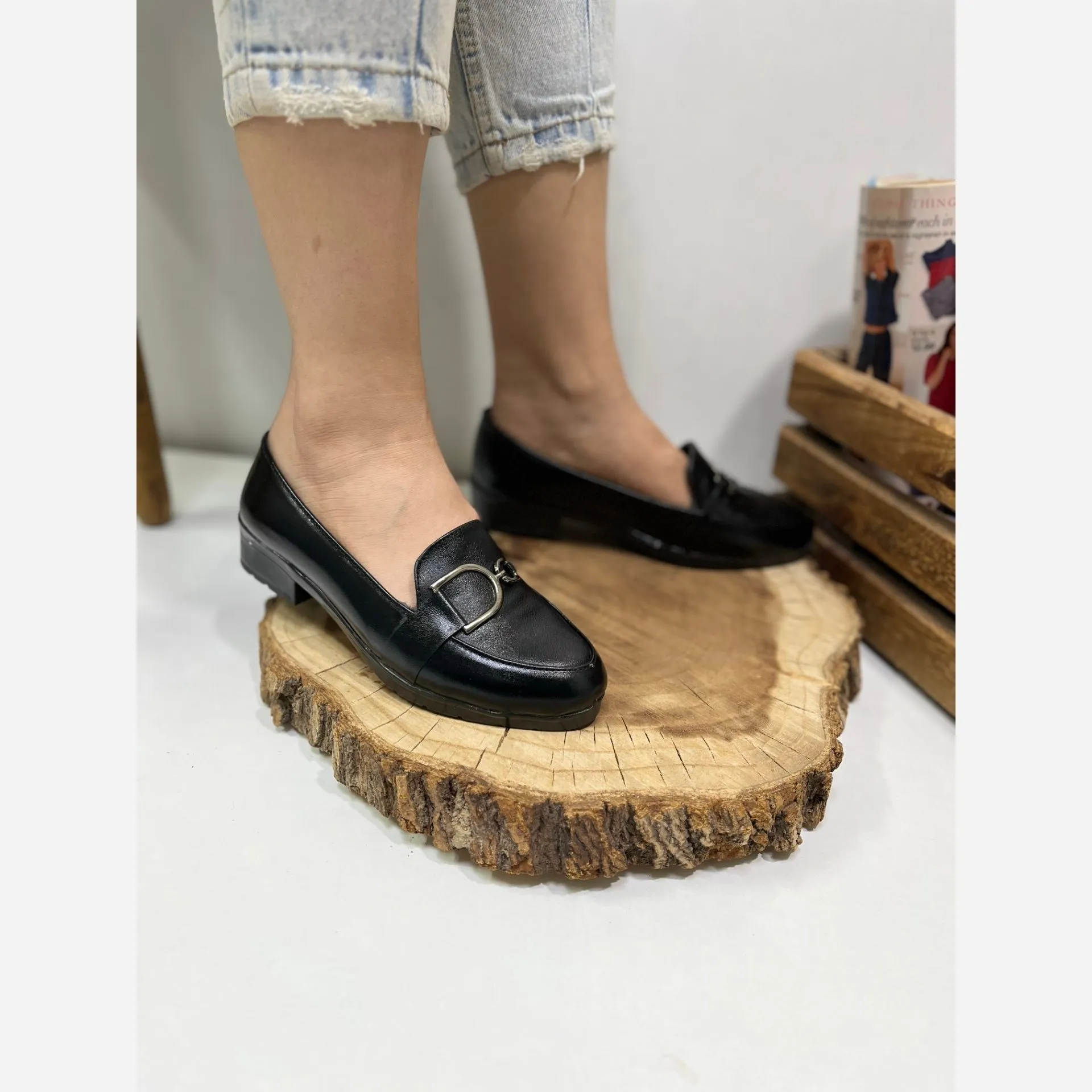 کفش کالج زنانه مشکی مدل روزمره و اداری جنس پی وی سی
