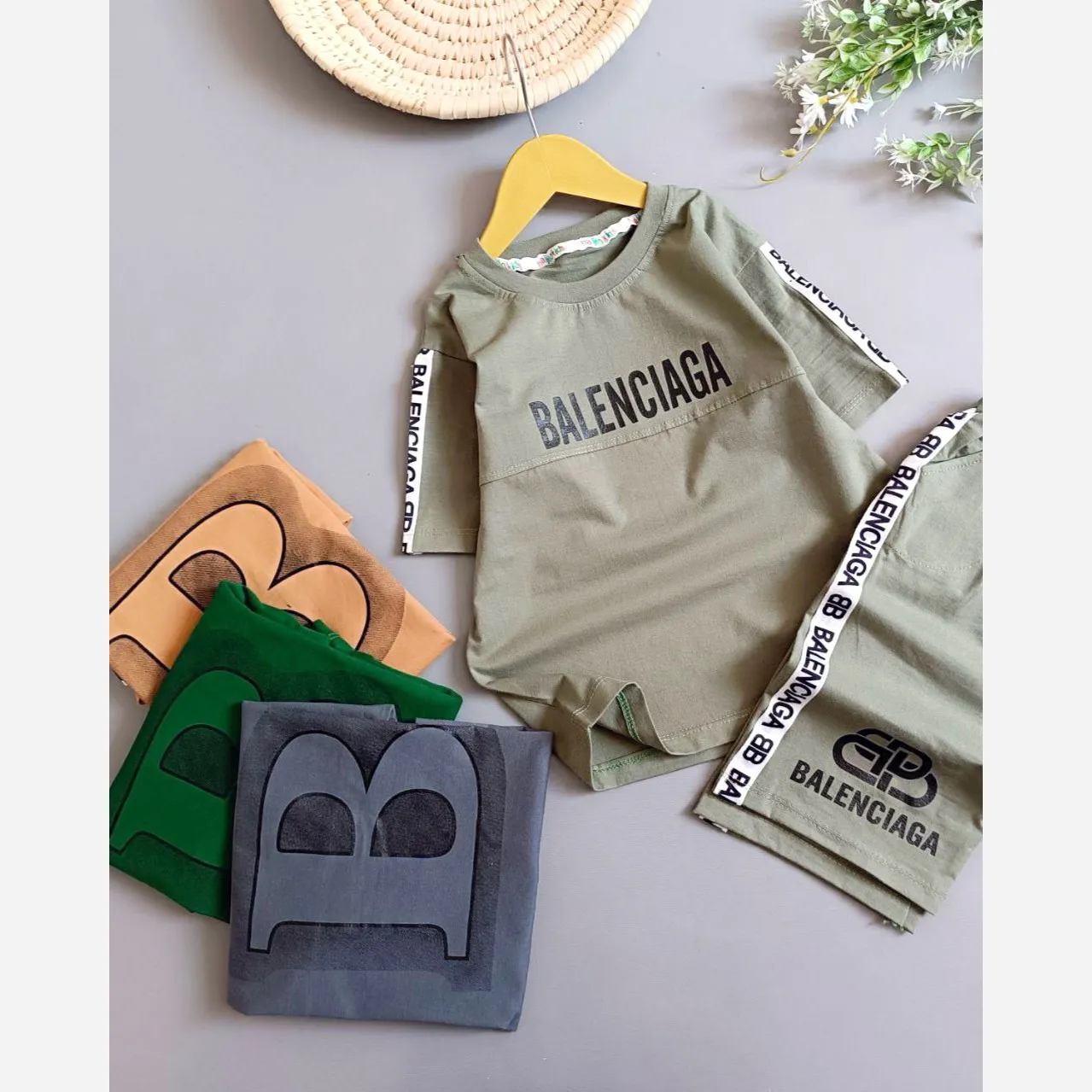ست تیشرت و شلوارک پسرانه و دخترانه مدل بالنسیا مناسب 3 تا 12 سال در 4 رنگ متنوع