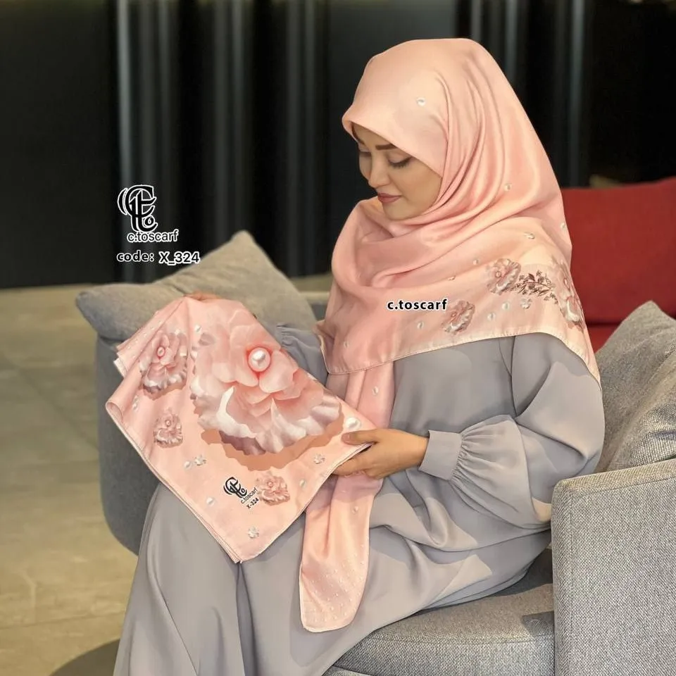 روسری مجلسی طرح صدف سه بعدی قواره بزرگ 140 سانتیمتر جنس نخ کاستوم