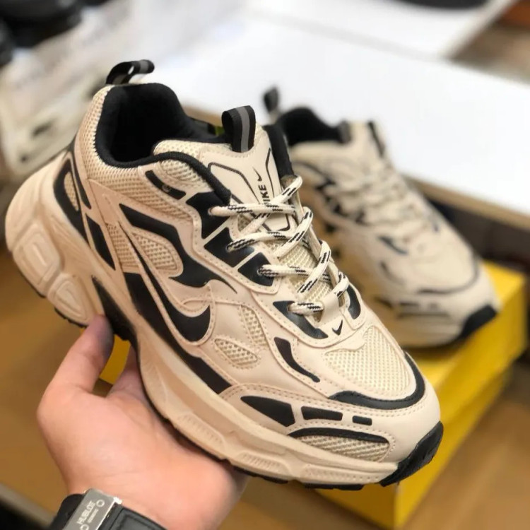 کفش اسپرت مردانه نایک رنگ کرم مشکی زیره PU سبک و تنفسی