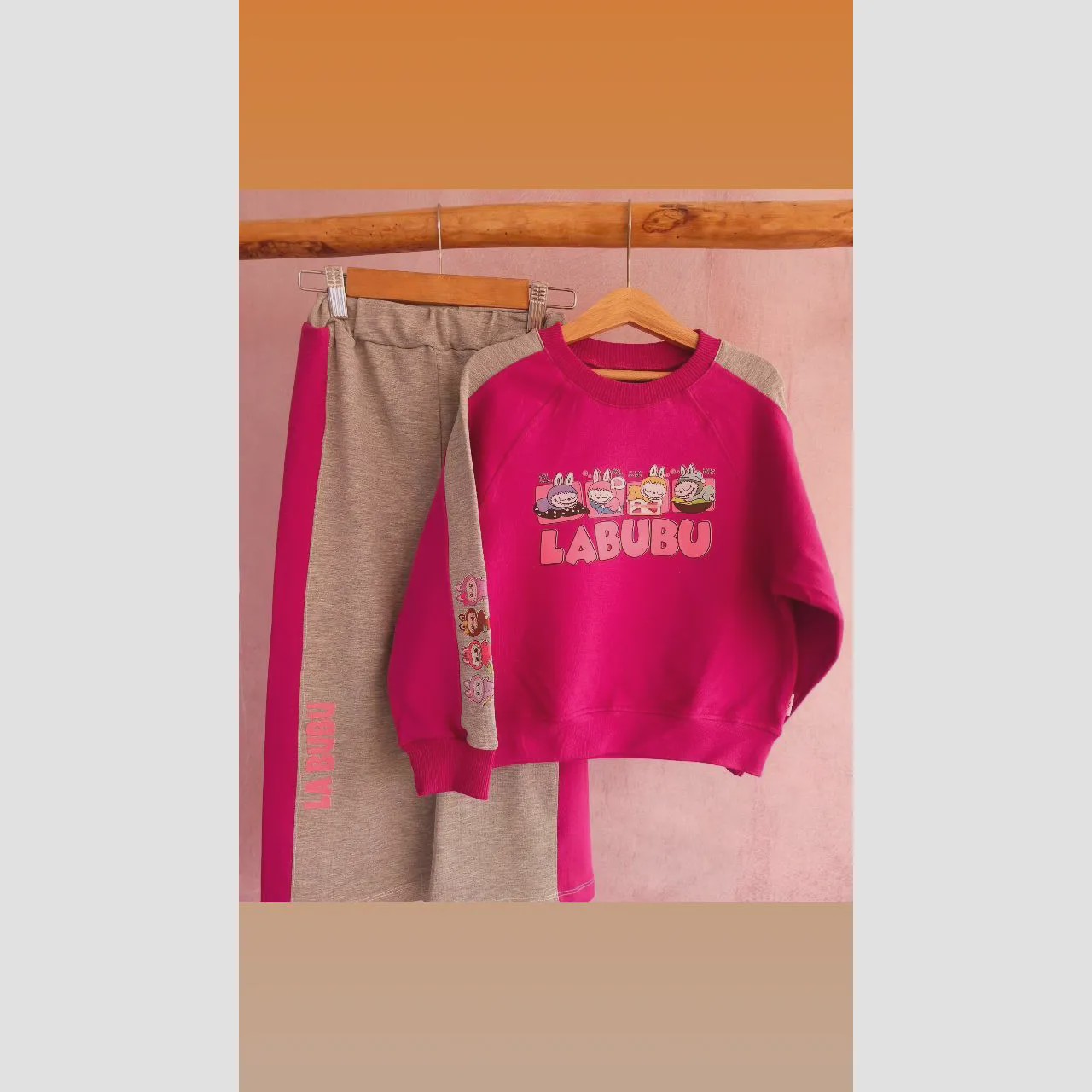 ست کراپ و شلوار بگ طرح لبوبو پنبه ملانژ پشت دورس سایز 1 و 2
