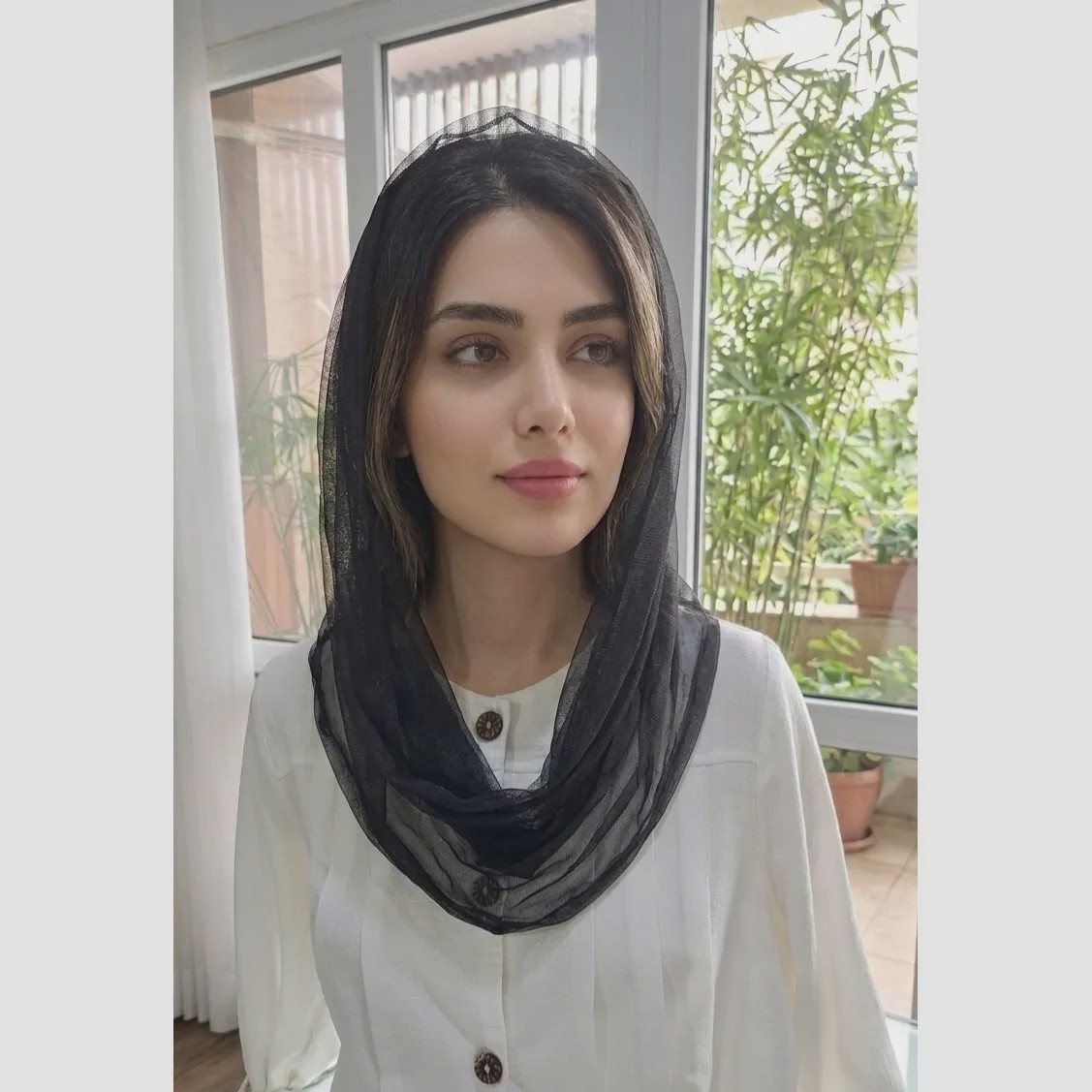 شال رینگی تور ساده و راه راه دور گیپور مشکی سرمه ای و قهوه ای سایز 100 در 50 سانتیمتر