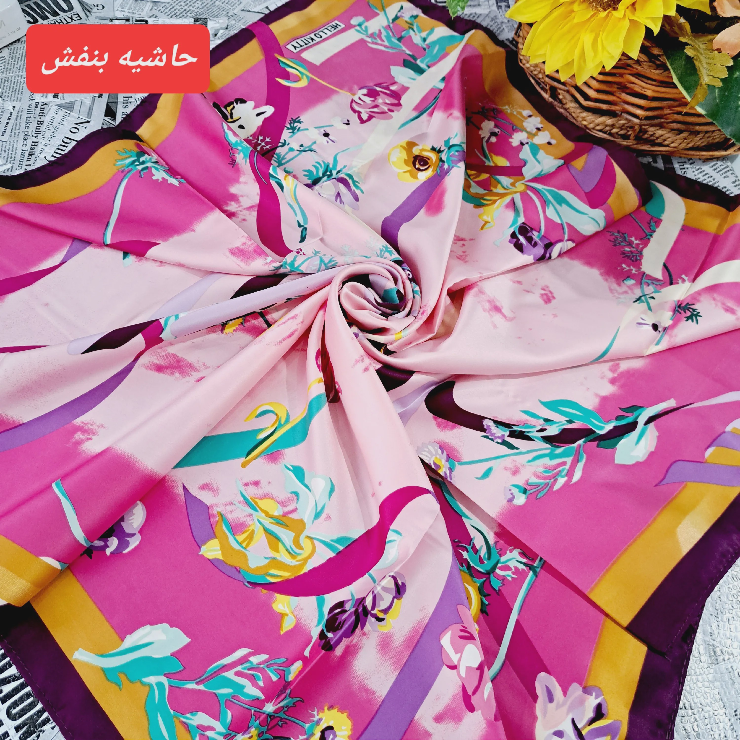 مینی اسکارف ابریشم طرح گل و روبان ابعاد 76 در 76 رنگبندی