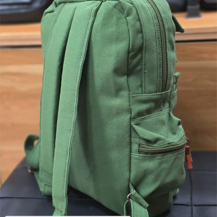 کوله پشتی برزنتی اسپرت مناسب خانم ها و آقایان جنس خارجی ابعاد 44x30x13 سانتی متر