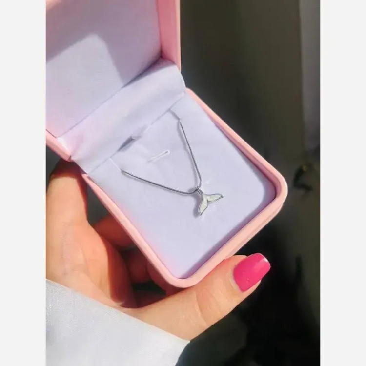 گردنبند دخترانه استیل مدل دم وال رنگ نقره ای آبی