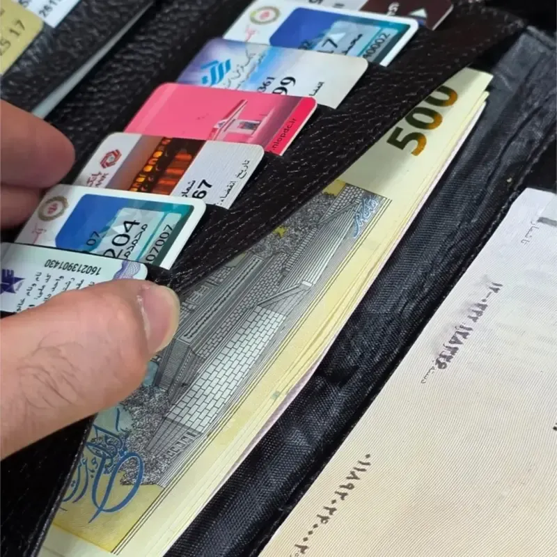 کیف پاسپورتی دستی و دوشی چرم طبیعی ظفر با قفل رمزدار و جای کارت