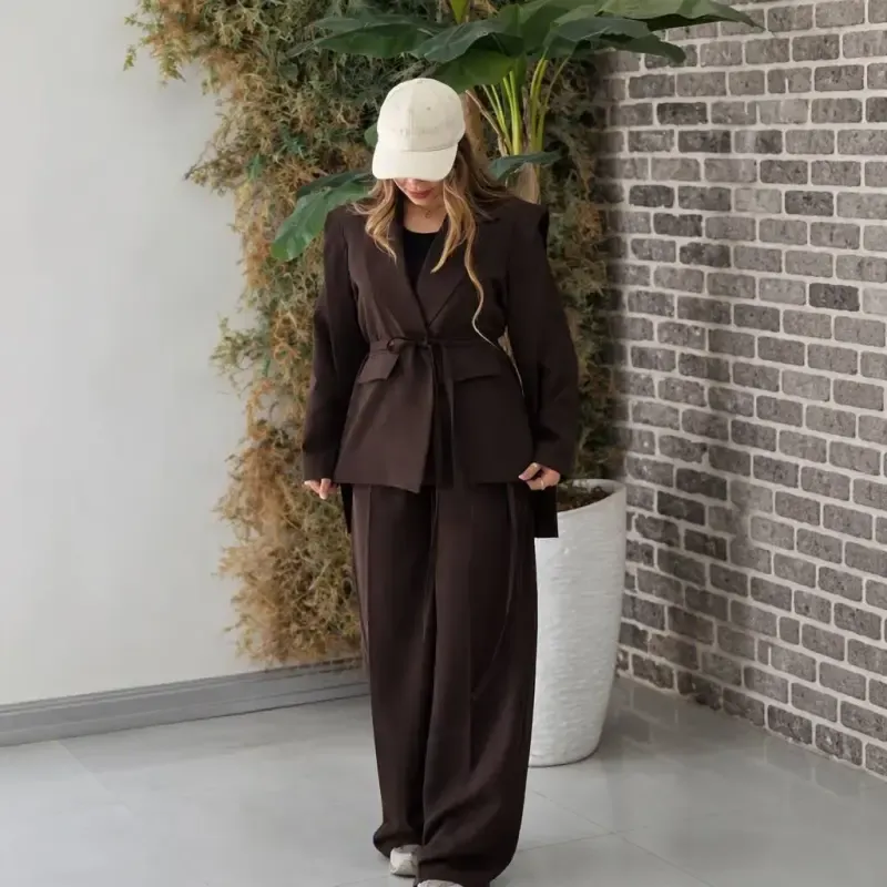 کت شلوار زنانه مدل مهلا جنس مازراتی دبل رنگ مشکی سورمه ایی کرم خاکی قهوه ایی