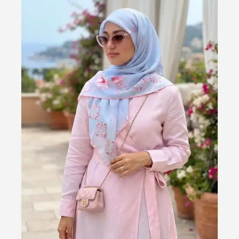 روسری نخ کاستوم قواره بزرگ 140 در 140 طرح آرام آبی و صورتی
