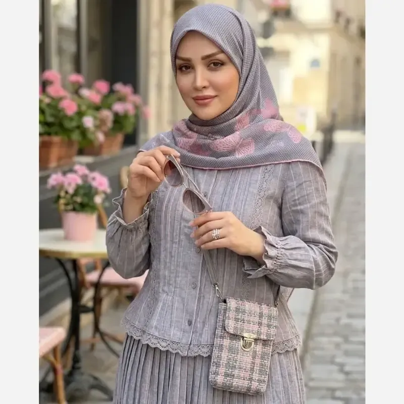 روسری نخ کاستوم طرح پروانه خال خالی طوسی صورتی قواره بزرگ 140 سانتیمتر