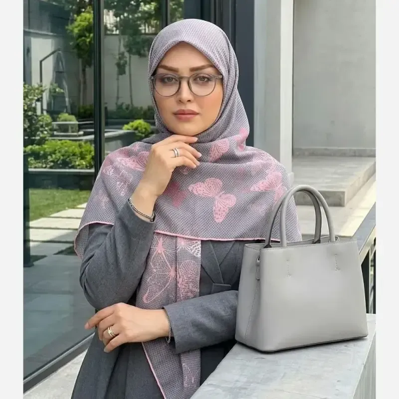 روسری نخ کاستوم طرح پروانه خال خالی طوسی صورتی قواره بزرگ 140 سانتیمتر