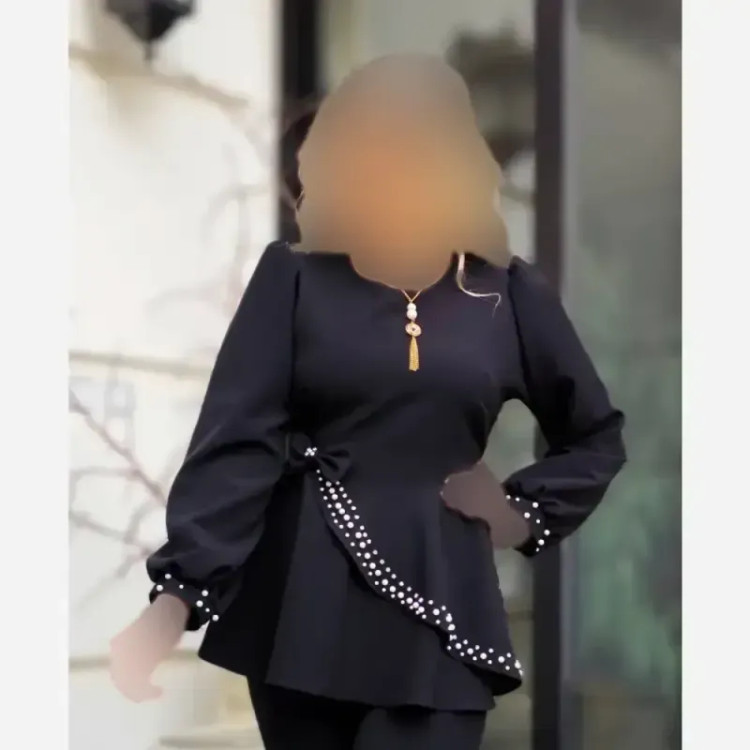 ست چهارتکه زنانه شومیز و شلوار کرپ مازراتی طرح ناز با تل و گردنبند