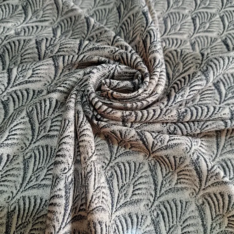 روسری زنانه نخ کشمیر قواره 120 دور دوخته شده