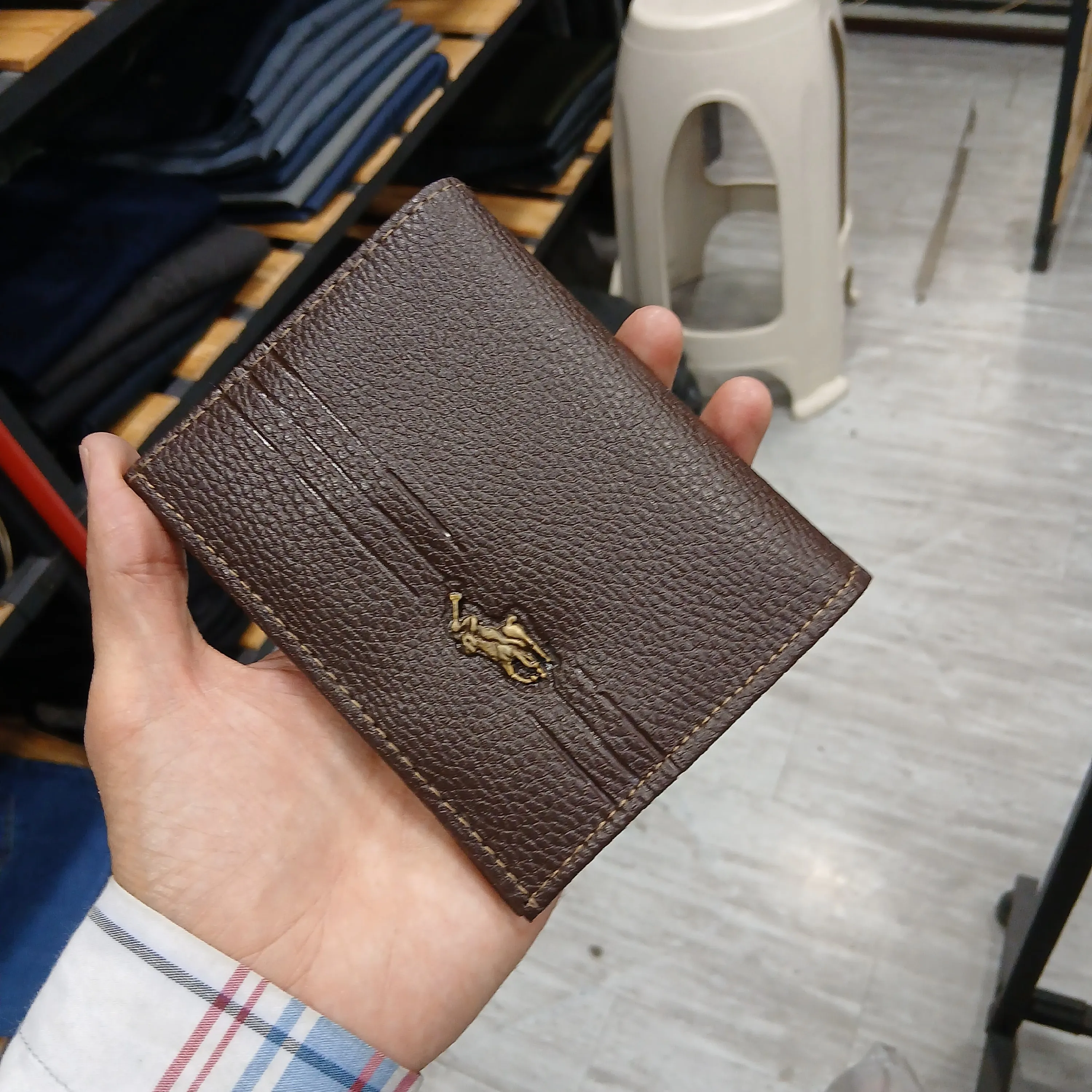 کیف پول مردانه چرم صنعتی طرح پولو رنگ مشکی و قهوه و عسلی جیبی