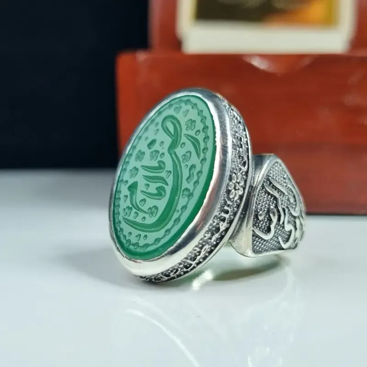انگشتر نقره مردانه عقیق سبز با حکاکی دست استاد فتح عیار 925 (2)