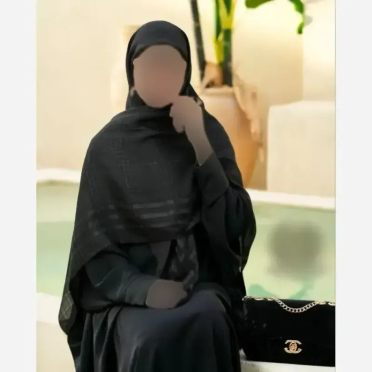 روسری نخی بزرگ تک رنگ حاشیه زرک دار قواره 125 سانت مجلسی