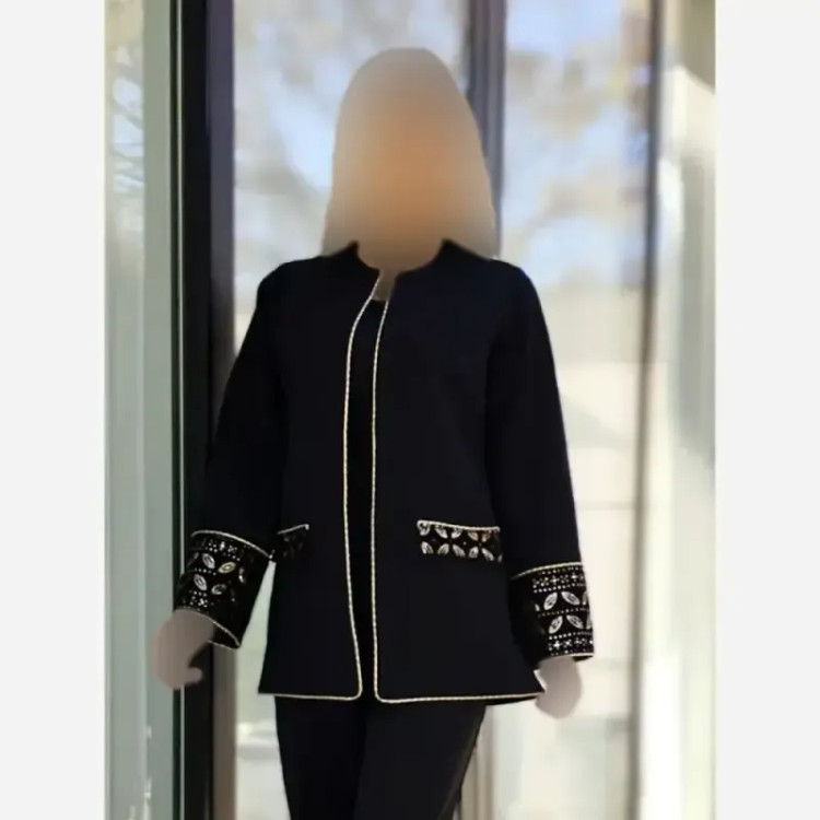 کت و شلوار زنانه ماهین جنس مازراتی با خرجکار مخمل سوزن دوزی رنگ مشکی