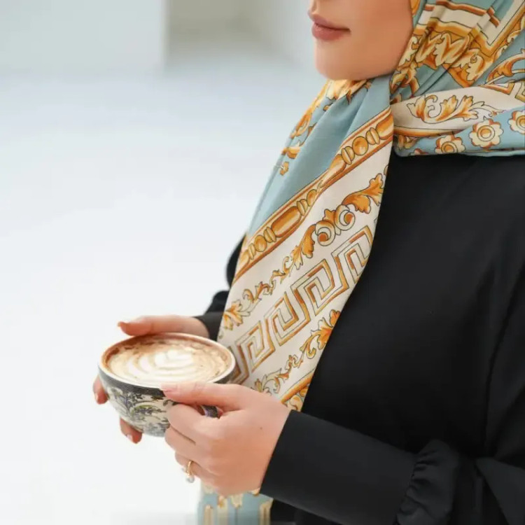 مانتو عبایی عربی مدل بهاره جنس کرپ سوپر الیزه یقه گرد