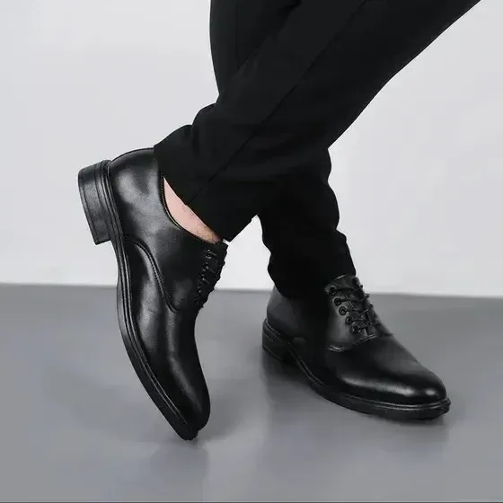 کفش اسپرت مردانه چرم صنعتی مدل بندی رنگ مشکی سایز 40 تا 44