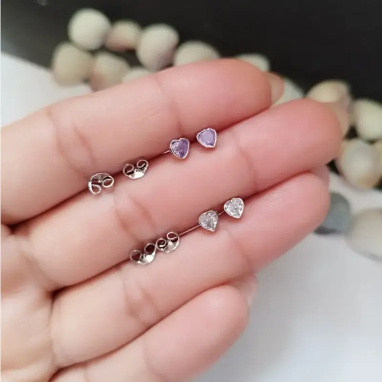گوشواره نقره میخی طرح قلب عیار 925 برند BSJ silver سفید و یاسی