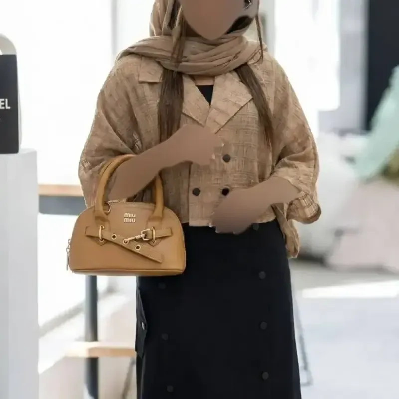 کیف اسپرت زنانه با بند پهن متریال وارداتی سایز 12 در 20 رنگبندی متنوع