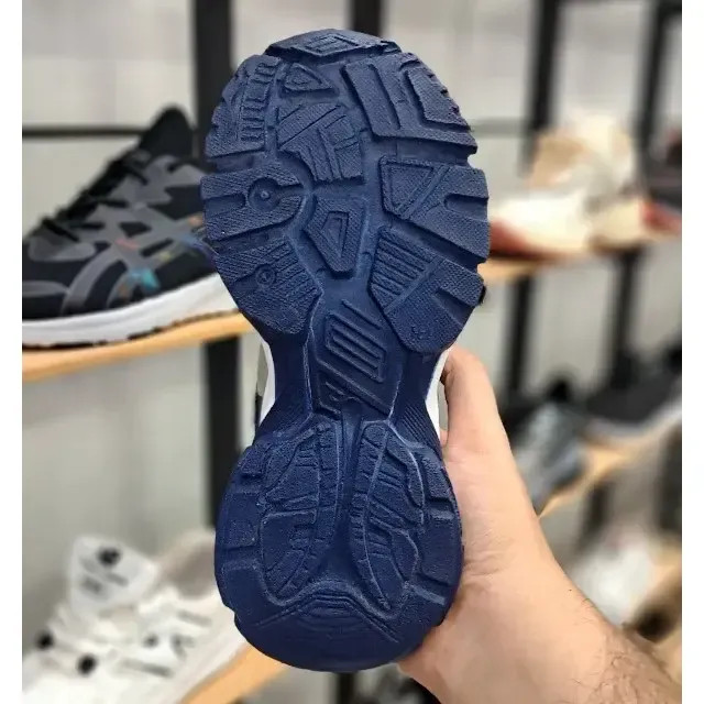 کفش اسپرت زنانه نایک سورمه ای لژدار رویه اسپیسر و چرم صنعتی